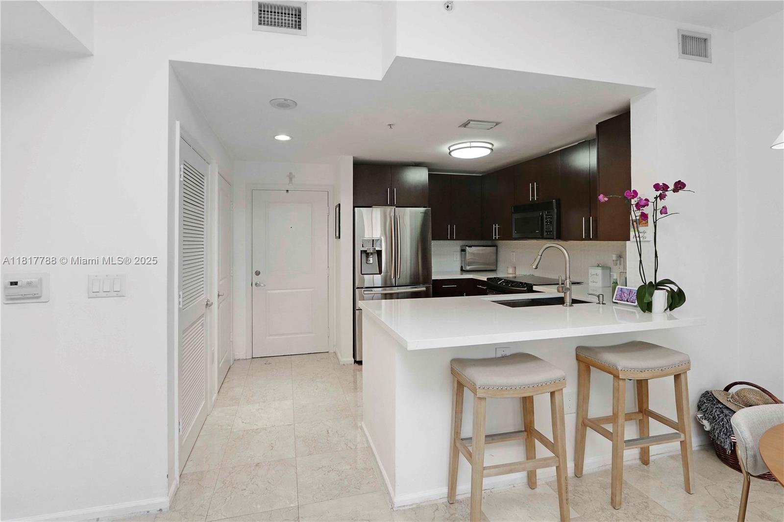 image Ten Aragon Condominium7