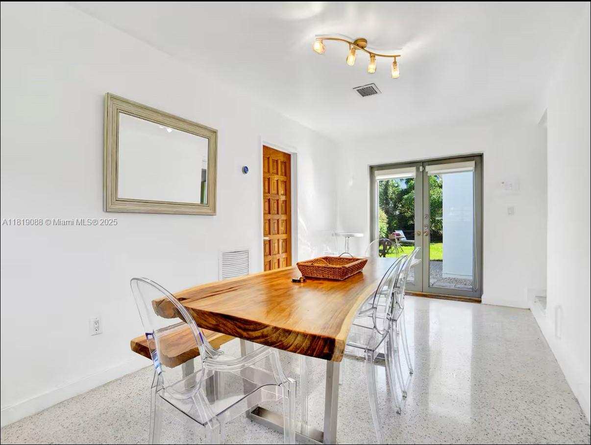 7537 W Treasure Dr North Bay Village, FL 33141