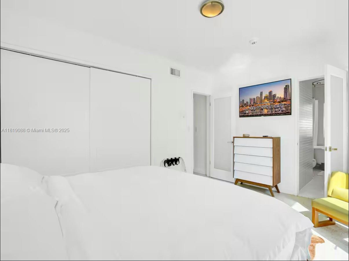 7537 W Treasure Dr North Bay Village, FL 33141