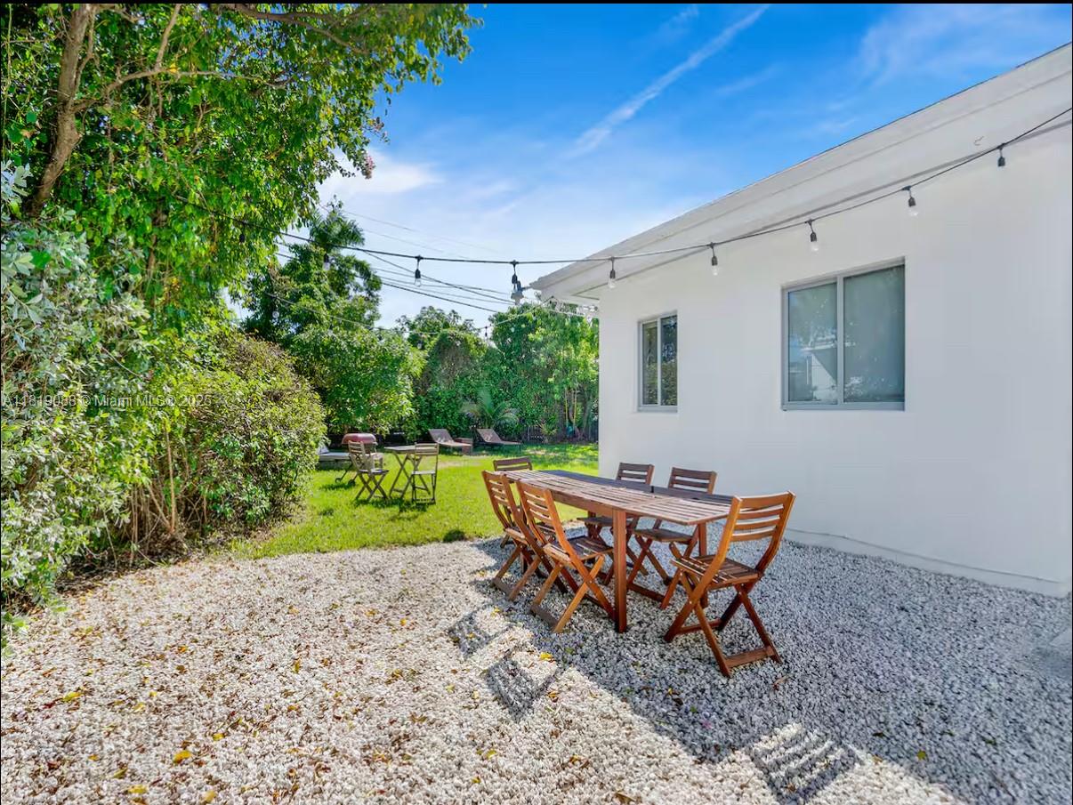 7537 W Treasure Dr North Bay Village, FL 33141