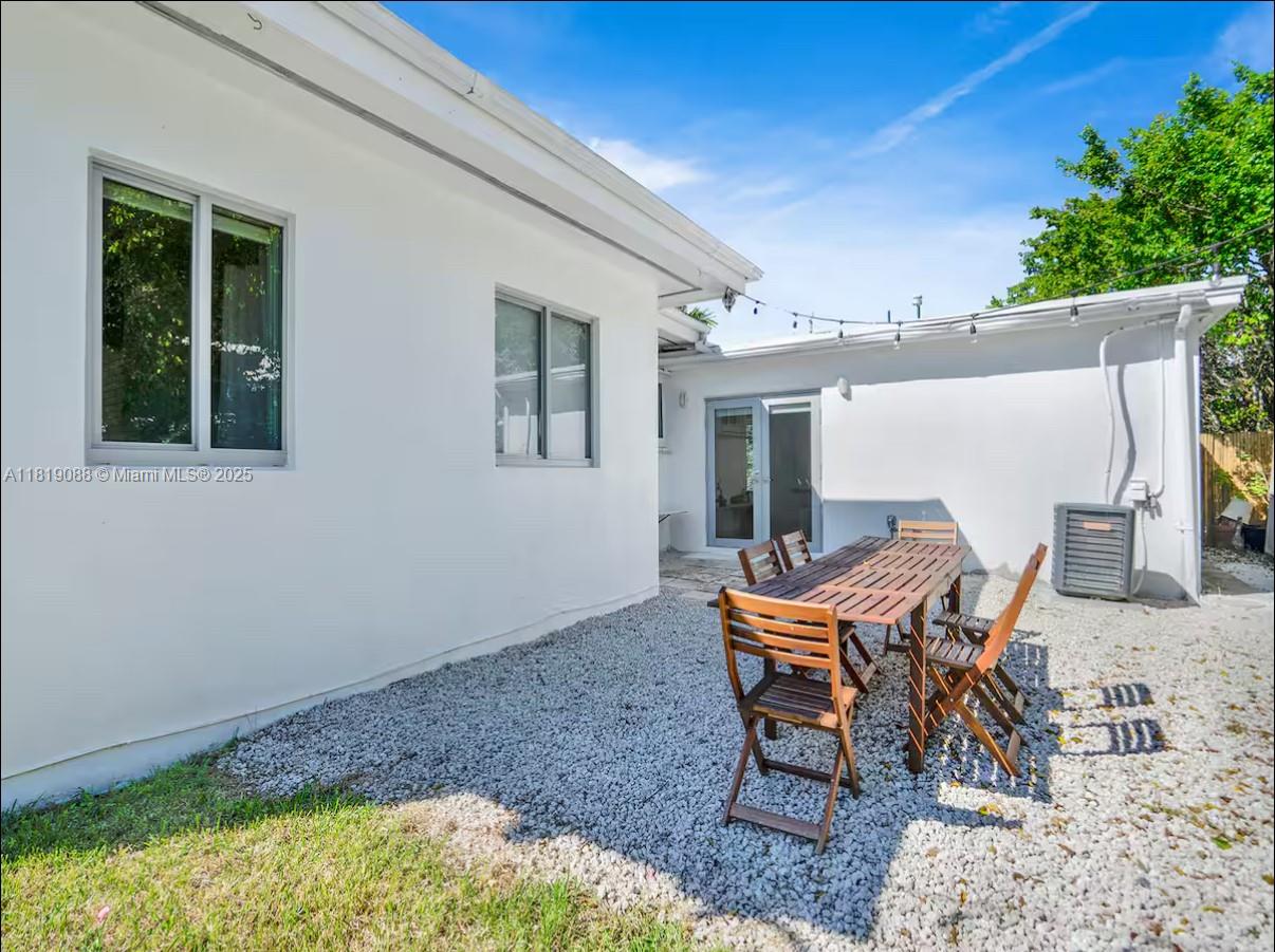 7537 W Treasure Dr North Bay Village, FL 33141