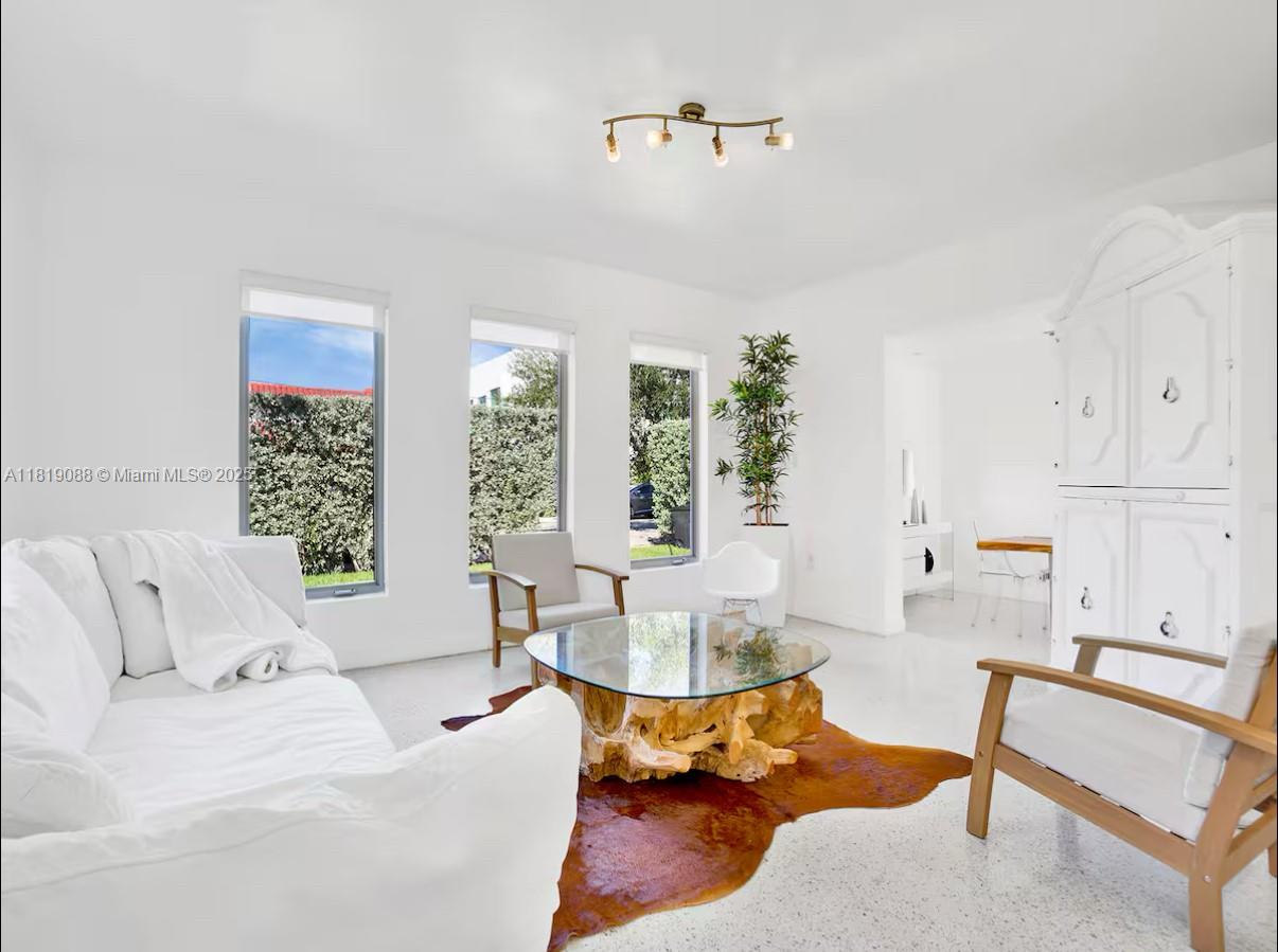 7537 W Treasure Dr North Bay Village, FL 33141