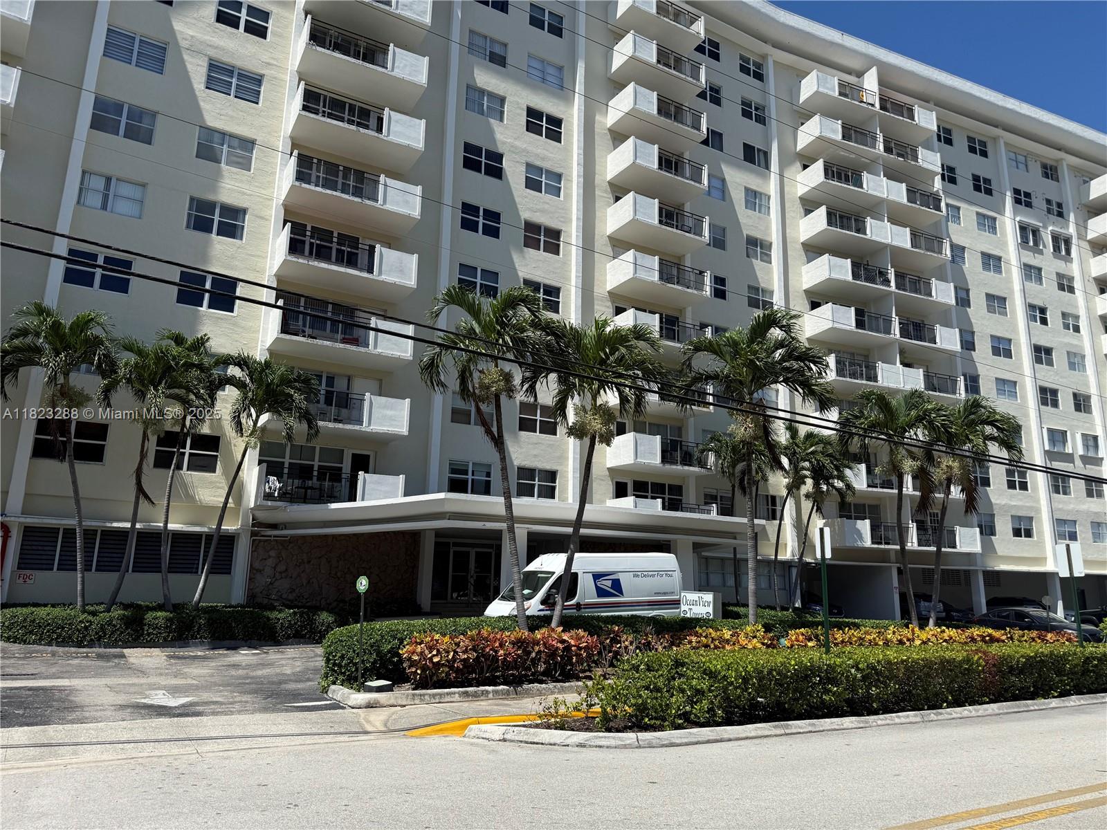 401 Golden Isles Dr #202