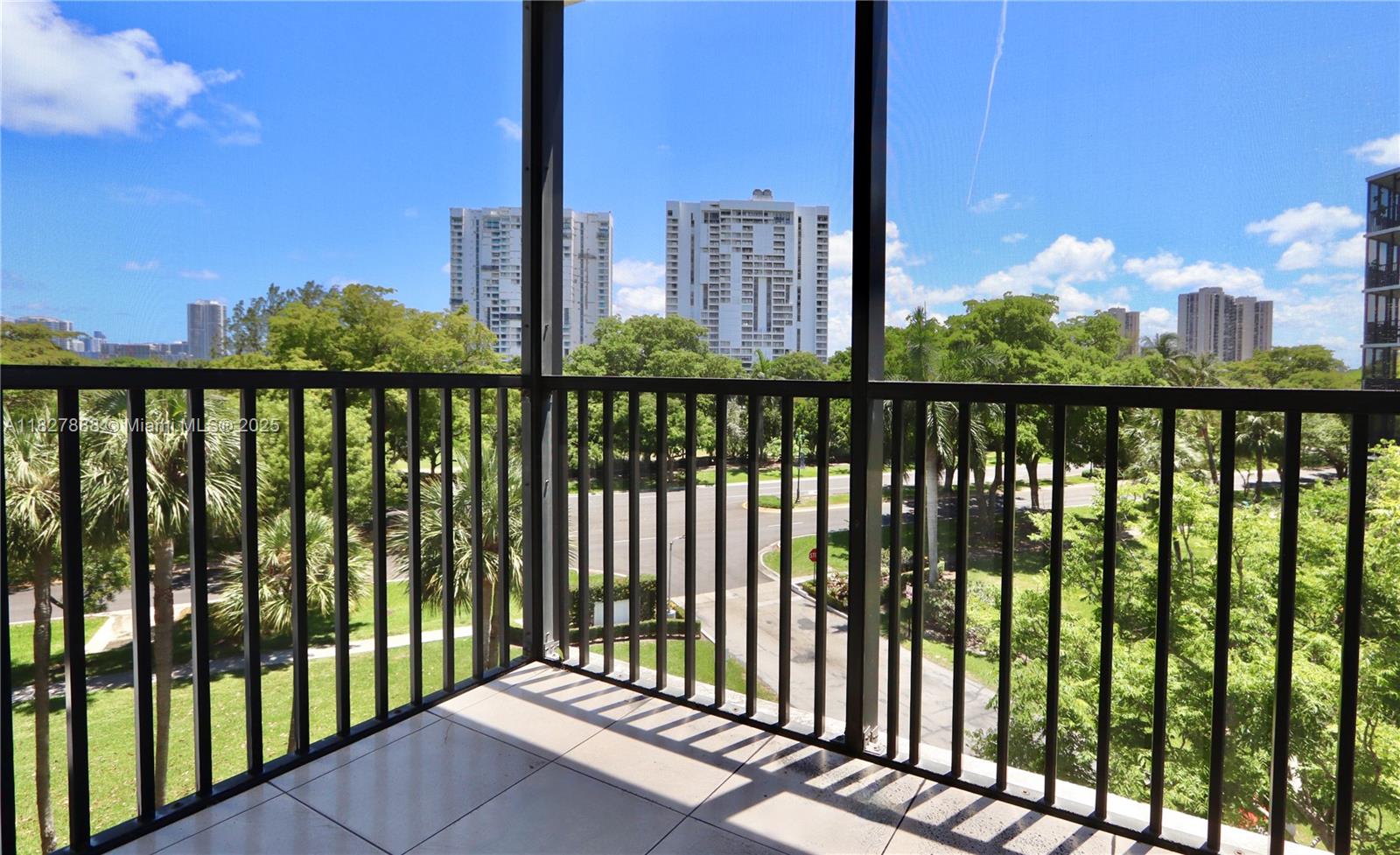 3475 N Country Clb Dr #501