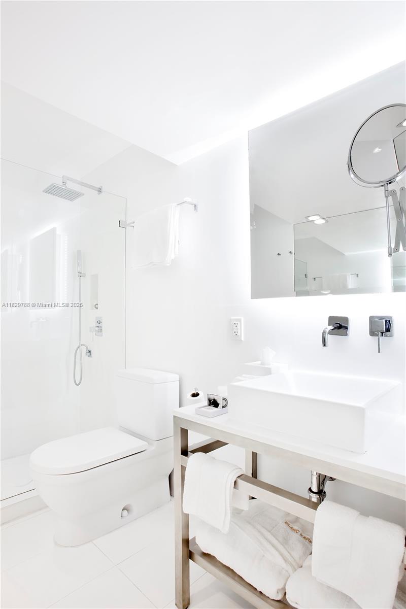 205 Collins Ave Miami Beach, FL 33139