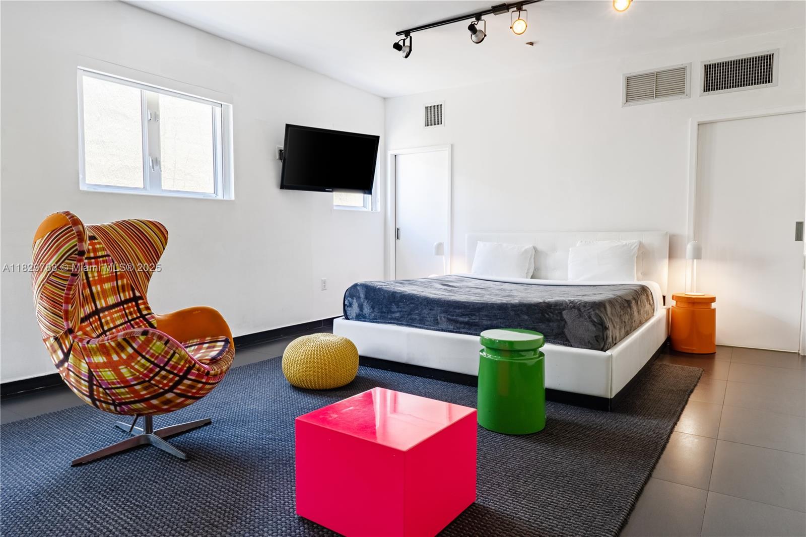 205 Collins Ave Miami Beach, FL 33139