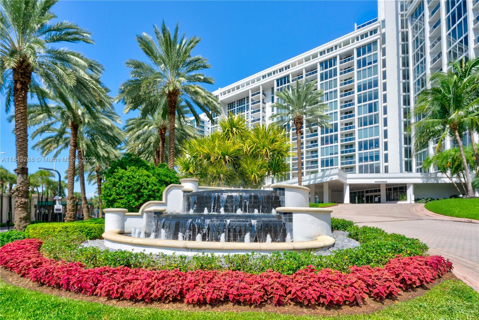 10275 Collins Ave #611