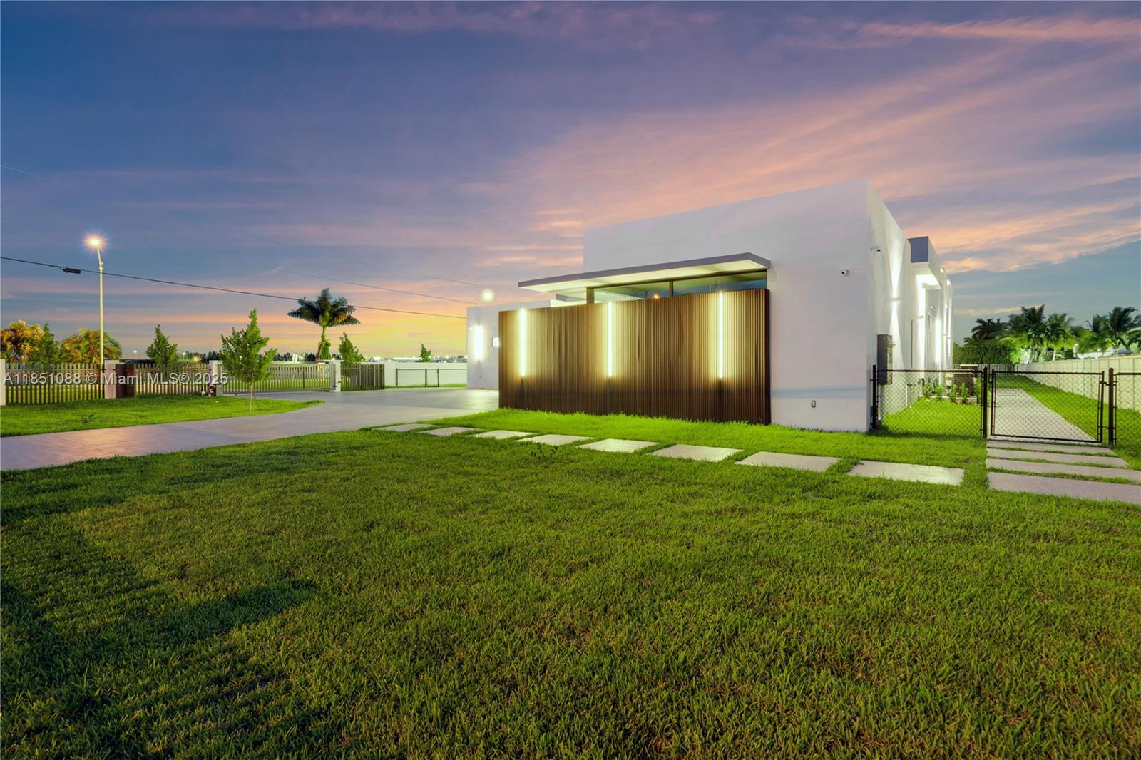 12190 NW 6th St Miami, FL 33182