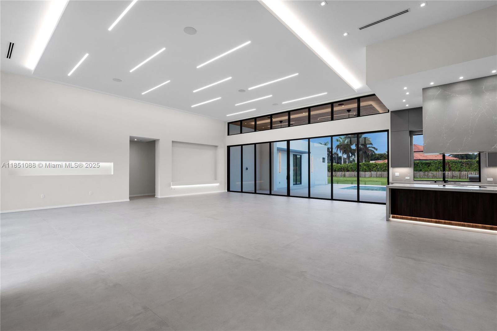 12190 NW 6th St Miami, FL 33182