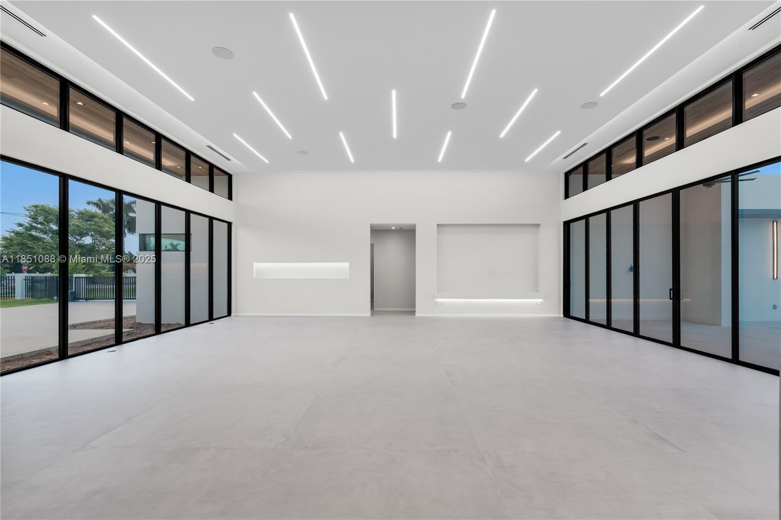 12190 NW 6th St Miami, FL 33182