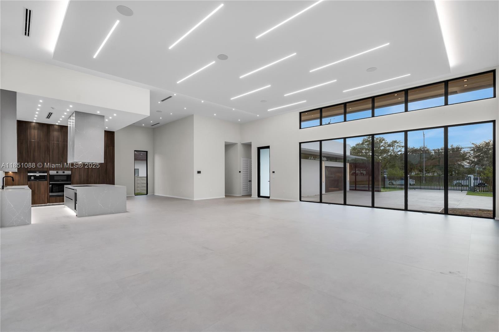 12190 NW 6th St Miami, FL 33182