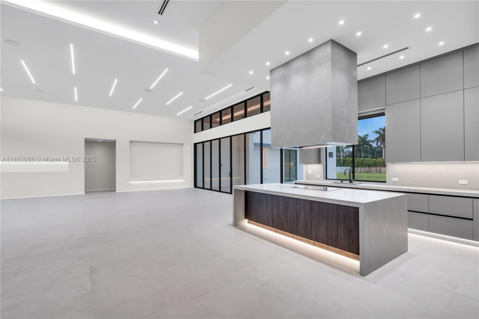 12190 NW 6th St Miami, FL 33182