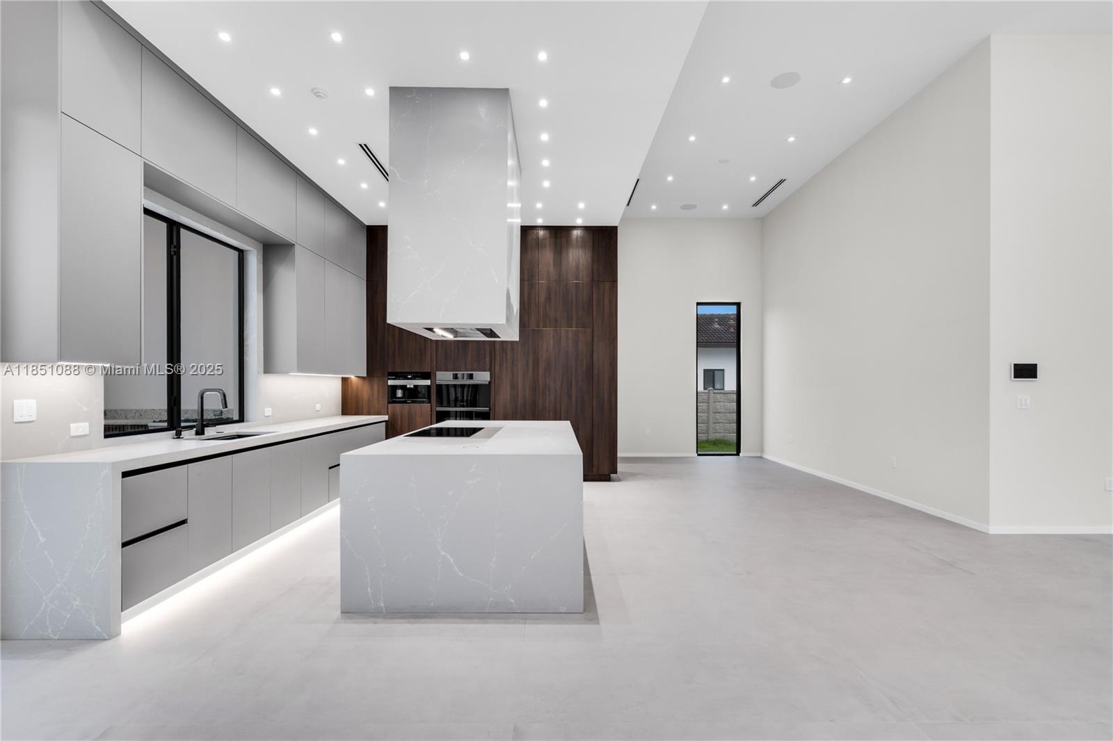 12190 NW 6th St Miami, FL 33182