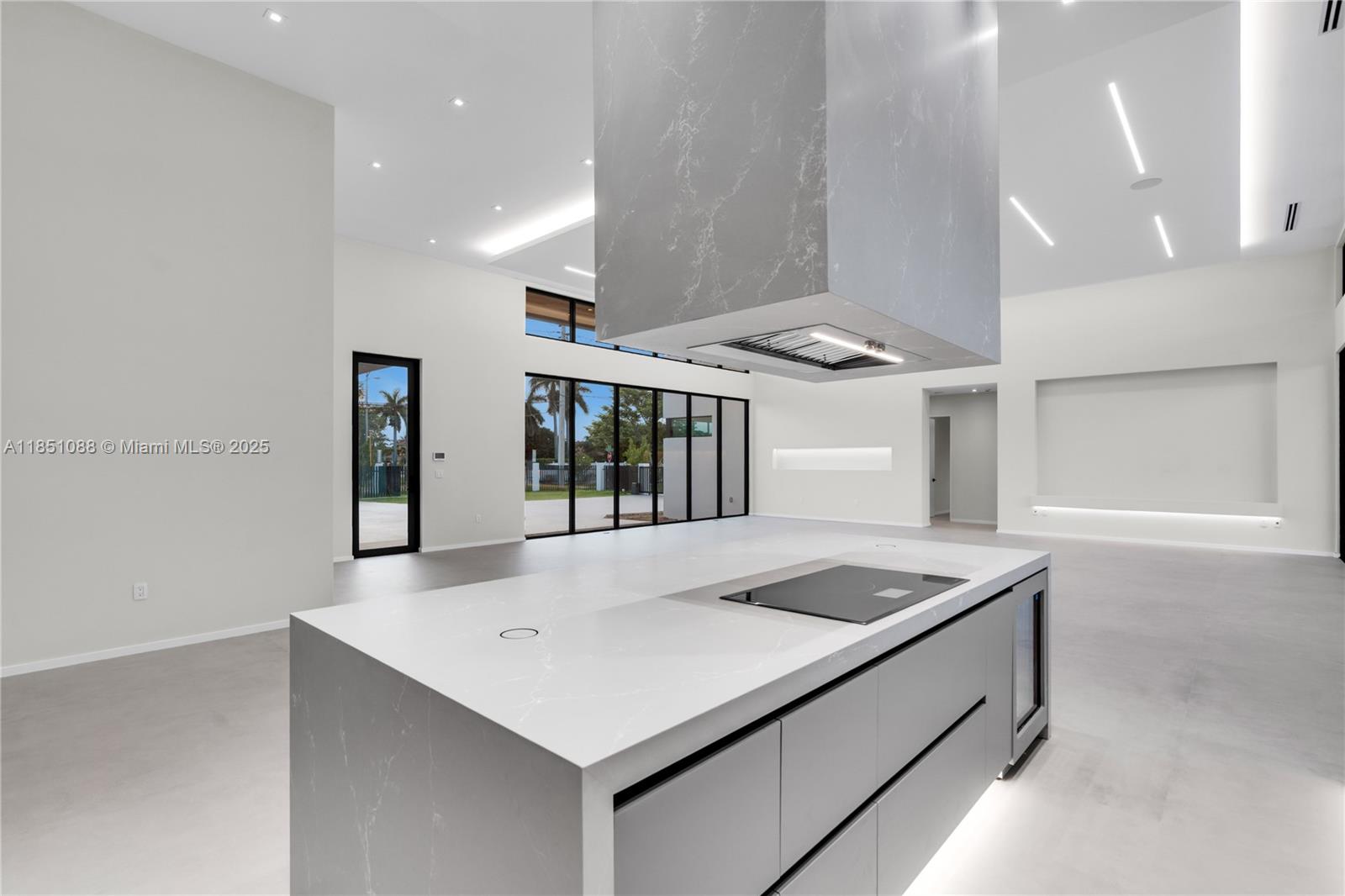 12190 NW 6th St Miami, FL 33182