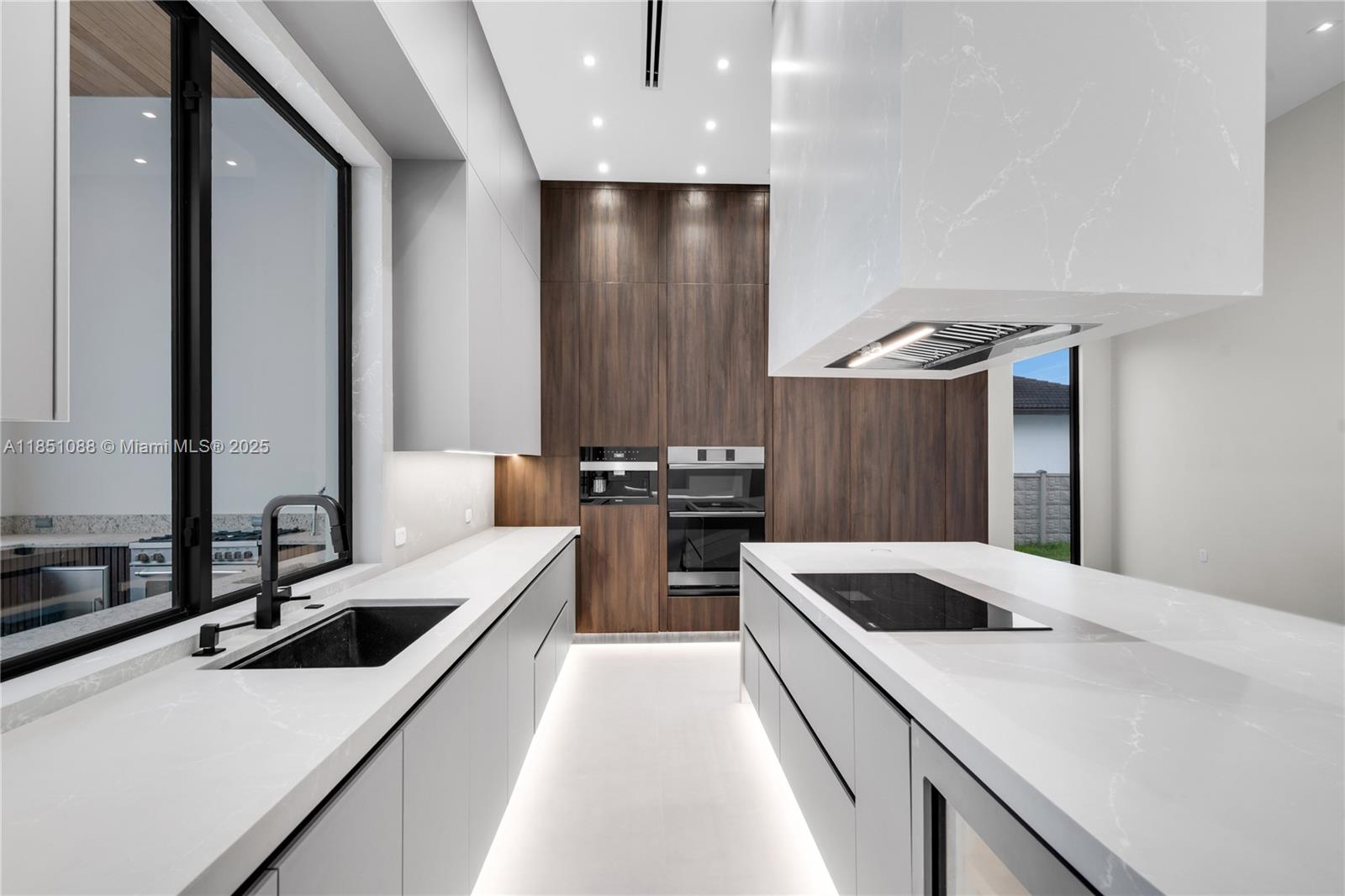 12190 NW 6th St Miami, FL 33182