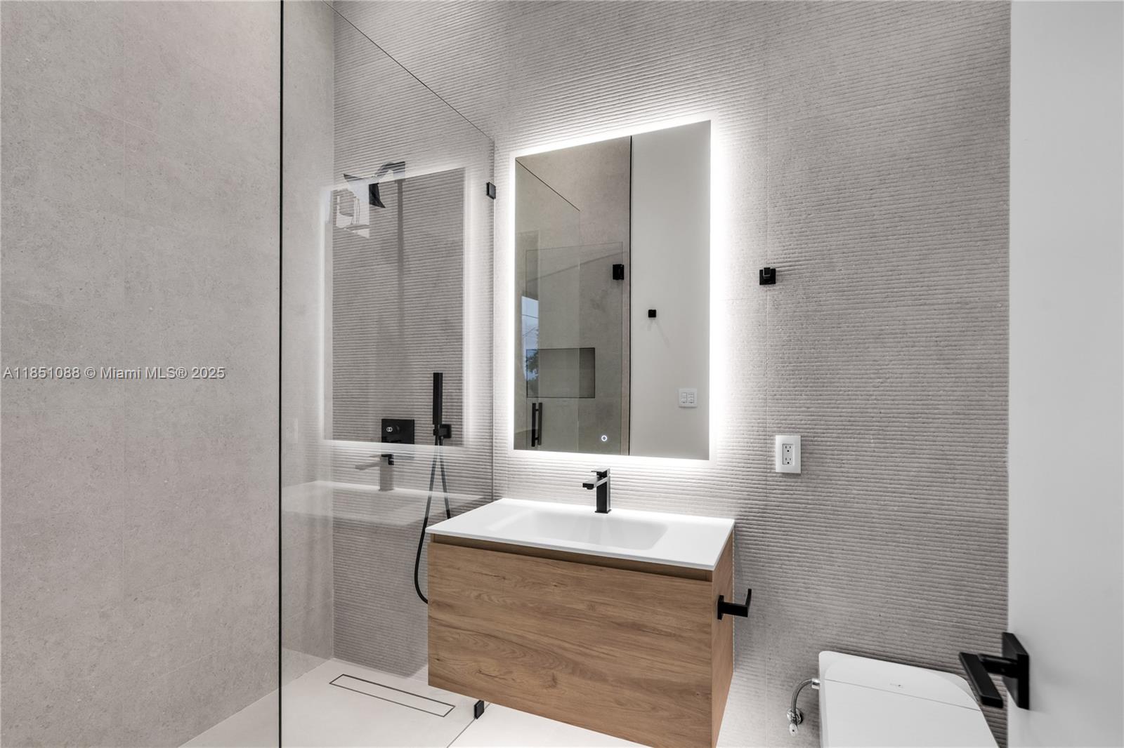 12190 NW 6th St Miami, FL 33182