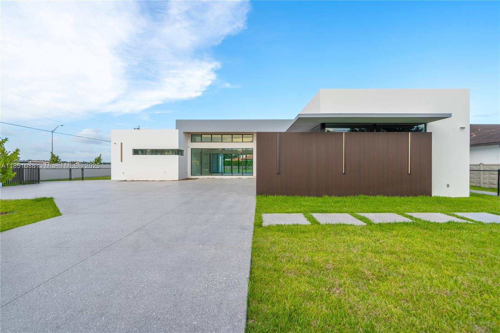 12190 NW 6th St Miami, FL 33182