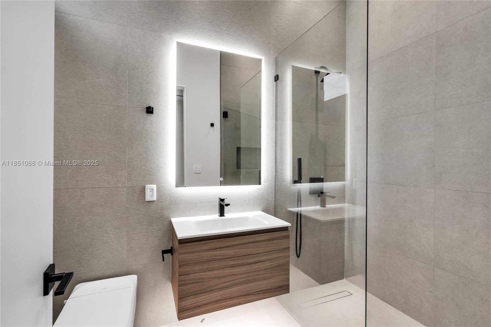 12190 NW 6th St Miami, FL 33182