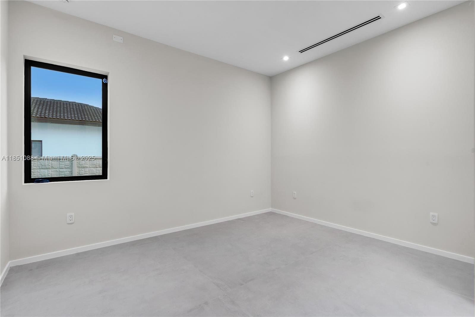 12190 NW 6th St Miami, FL 33182