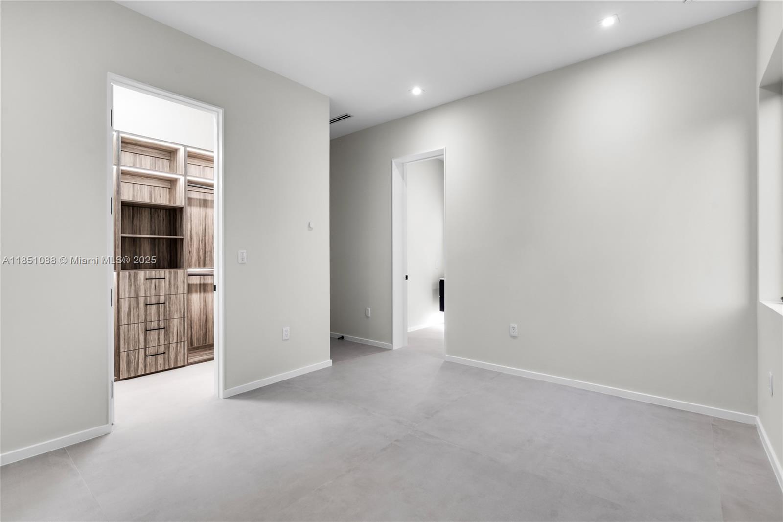 12190 NW 6th St Miami, FL 33182