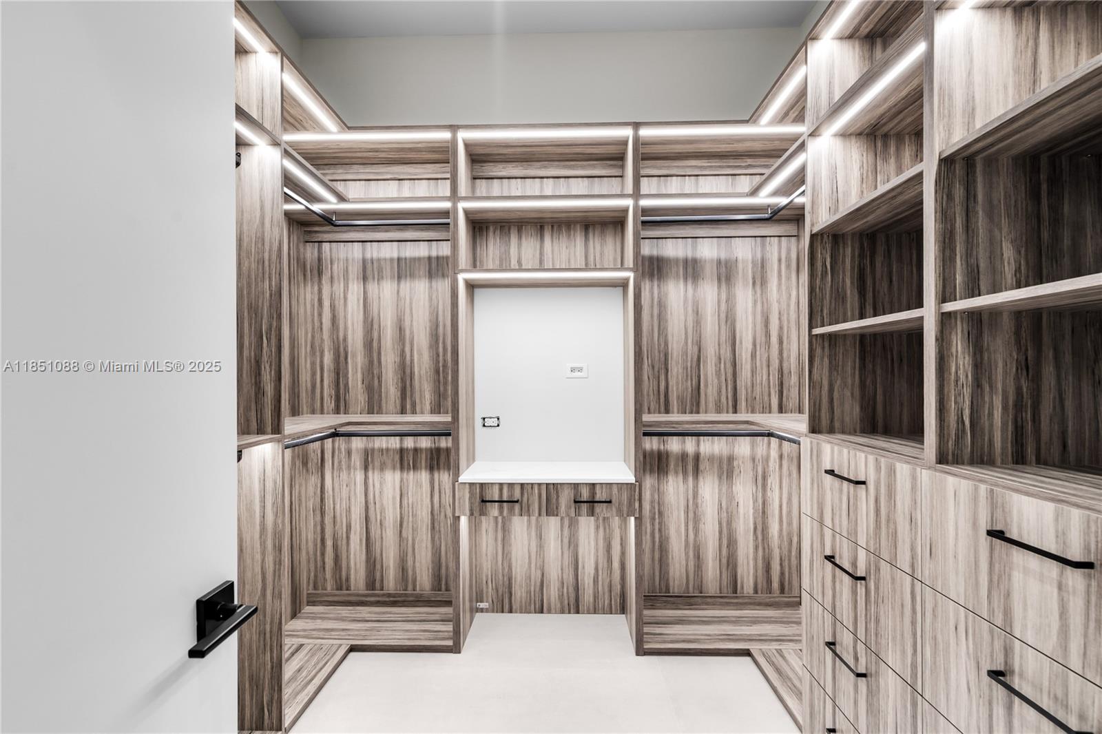 12190 NW 6th St Miami, FL 33182