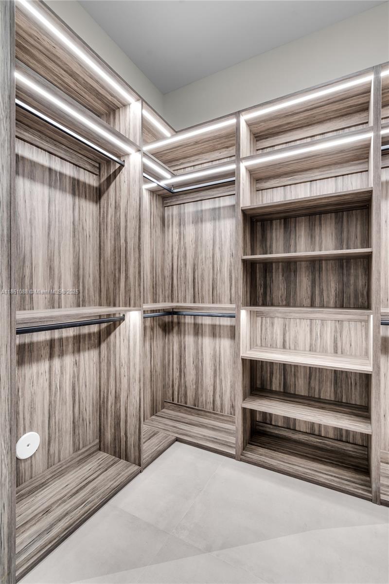 12190 NW 6th St Miami, FL 33182