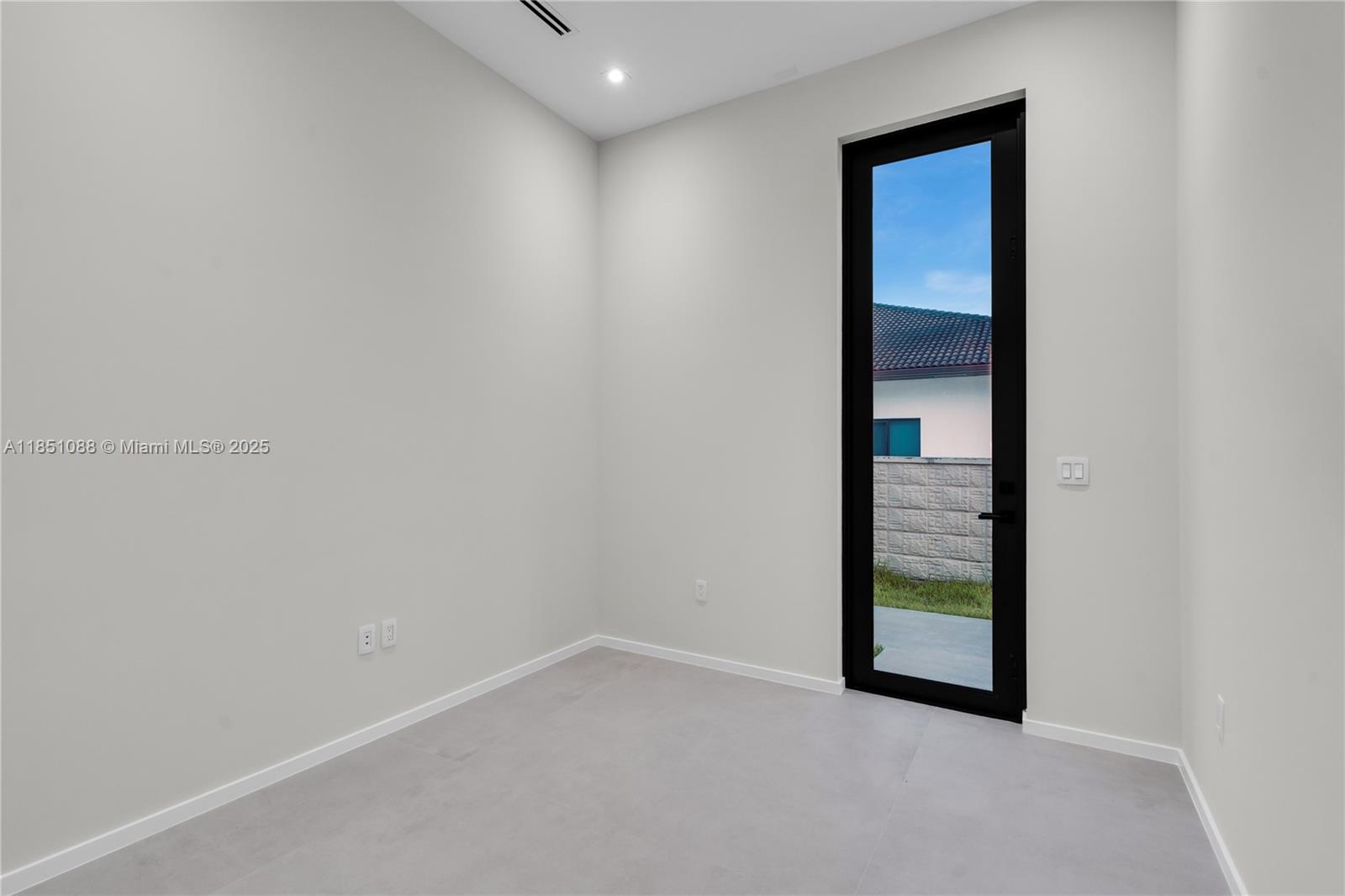 12190 NW 6th St Miami, FL 33182