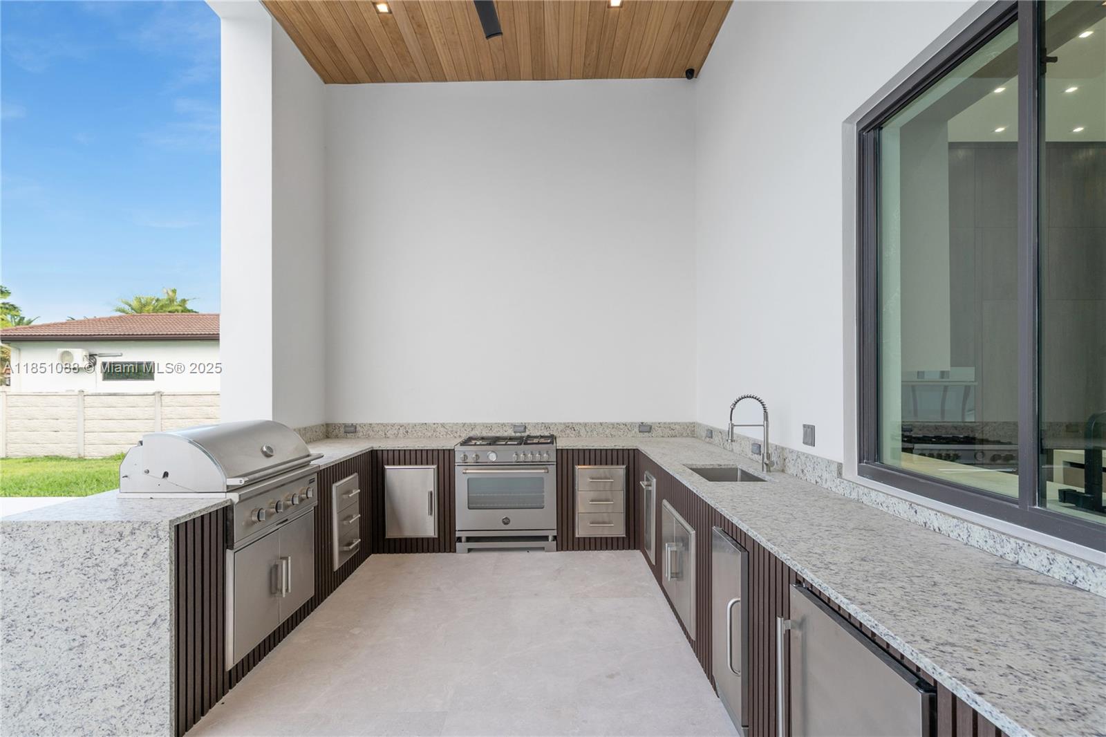 12190 NW 6th St Miami, FL 33182