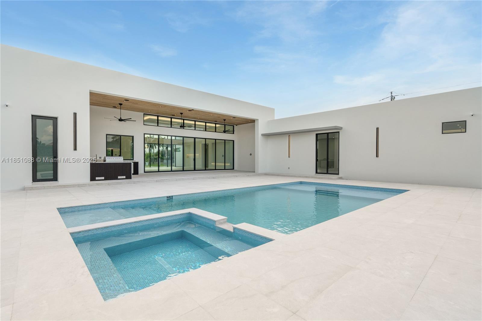 12190 NW 6th St Miami, FL 33182