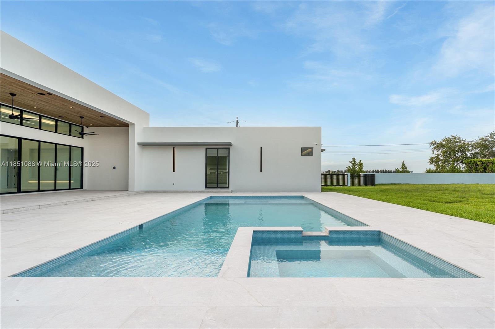 12190 NW 6th St Miami, FL 33182