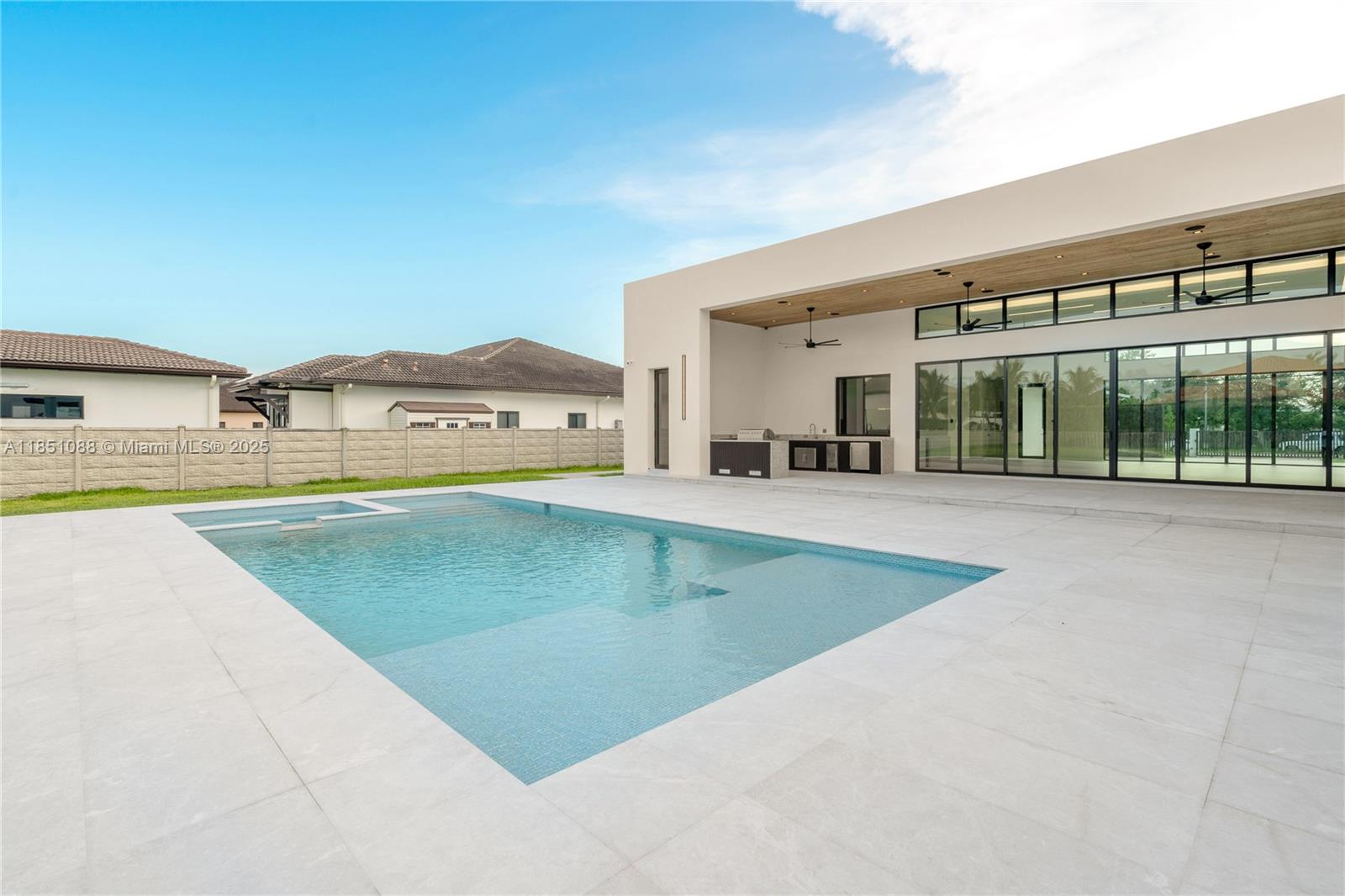 12190 NW 6th St Miami, FL 33182