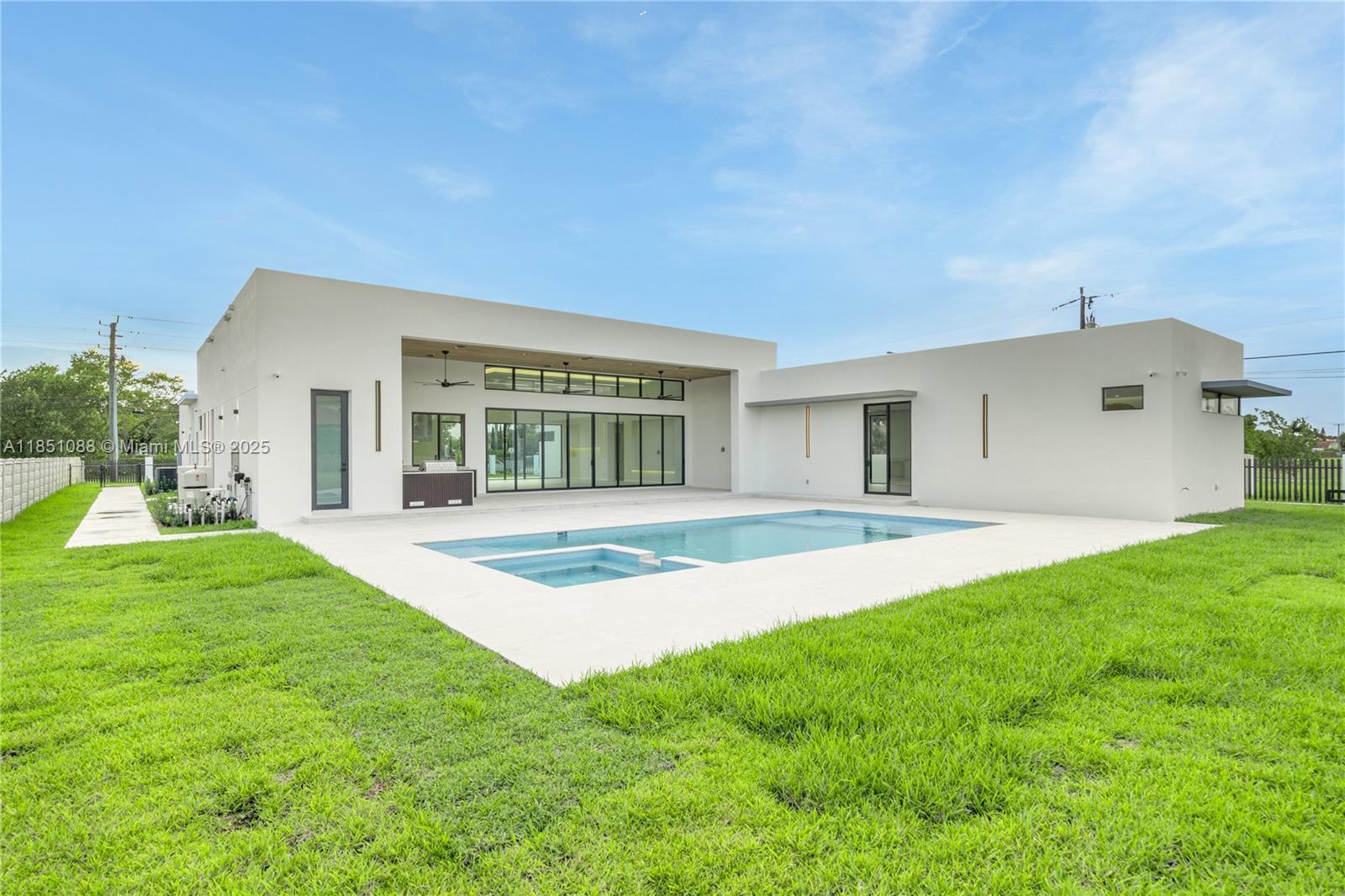 12190 NW 6th St Miami, FL 33182