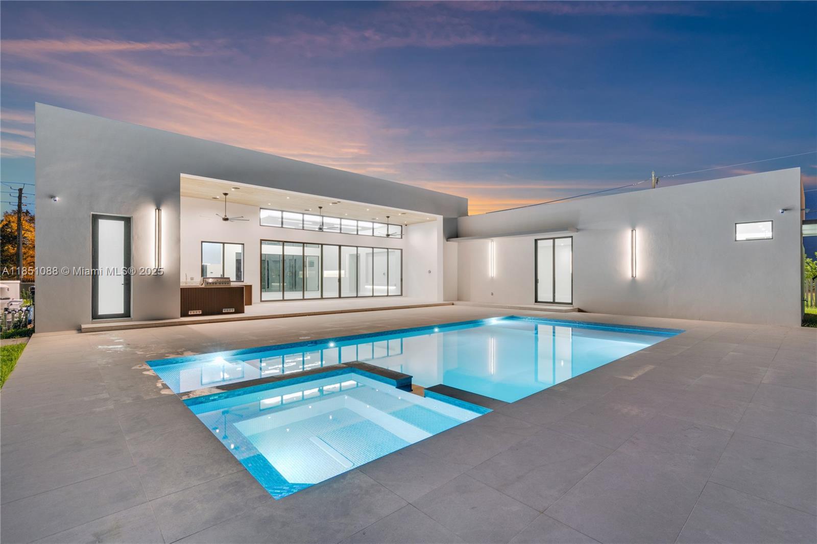 12190 NW 6th St Miami, FL 33182