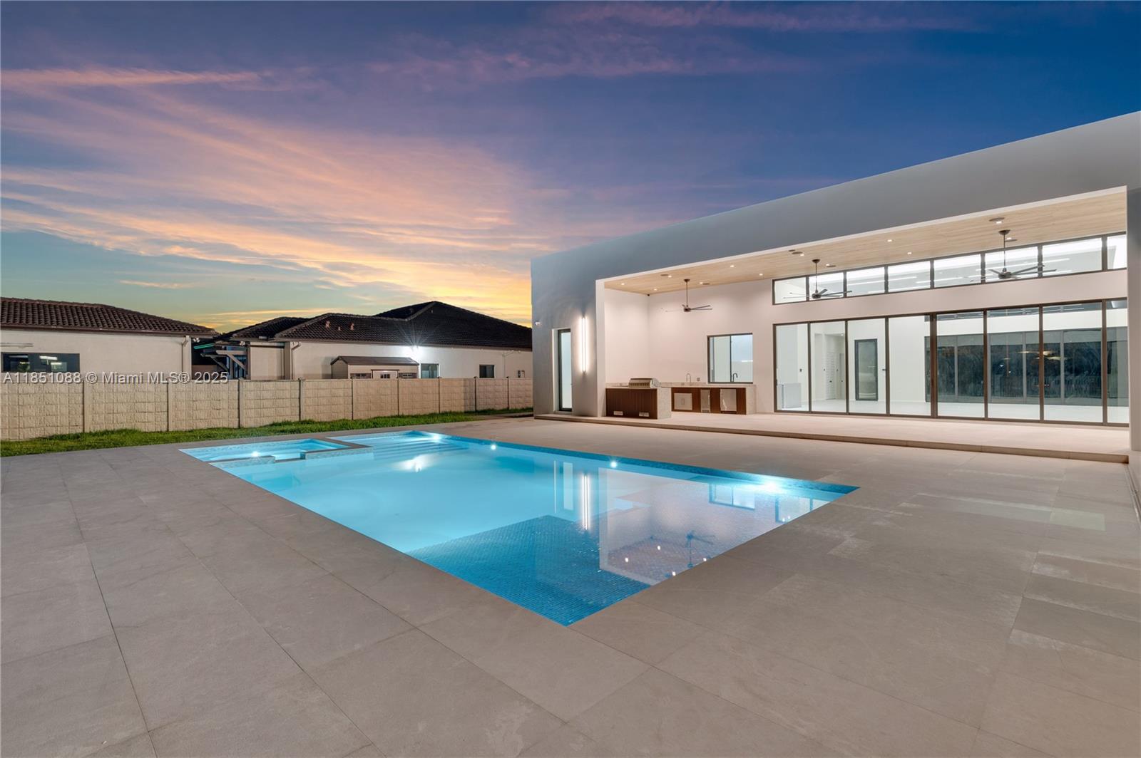 12190 NW 6th St Miami, FL 33182