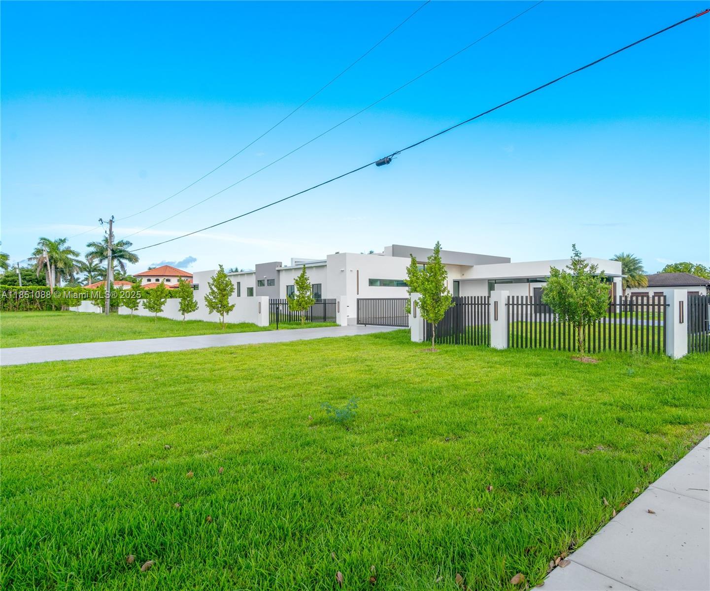 12190 NW 6th St Miami, FL 33182