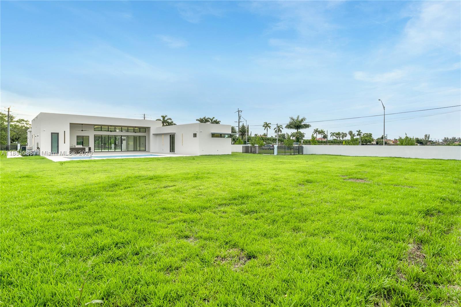 12190 NW 6th St Miami, FL 33182