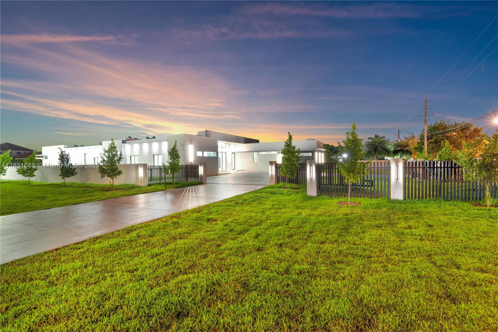 12190 NW 6th St Miami, FL 33182