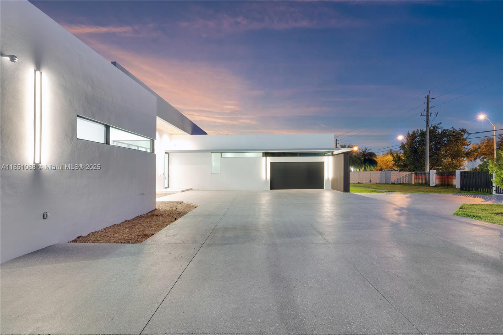 12190 NW 6th St Miami, FL 33182