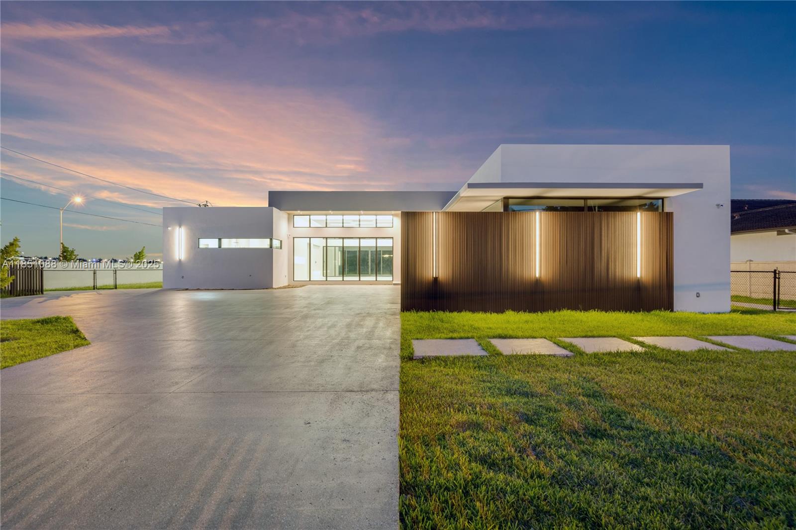 12190 NW 6th St Miami, FL 33182