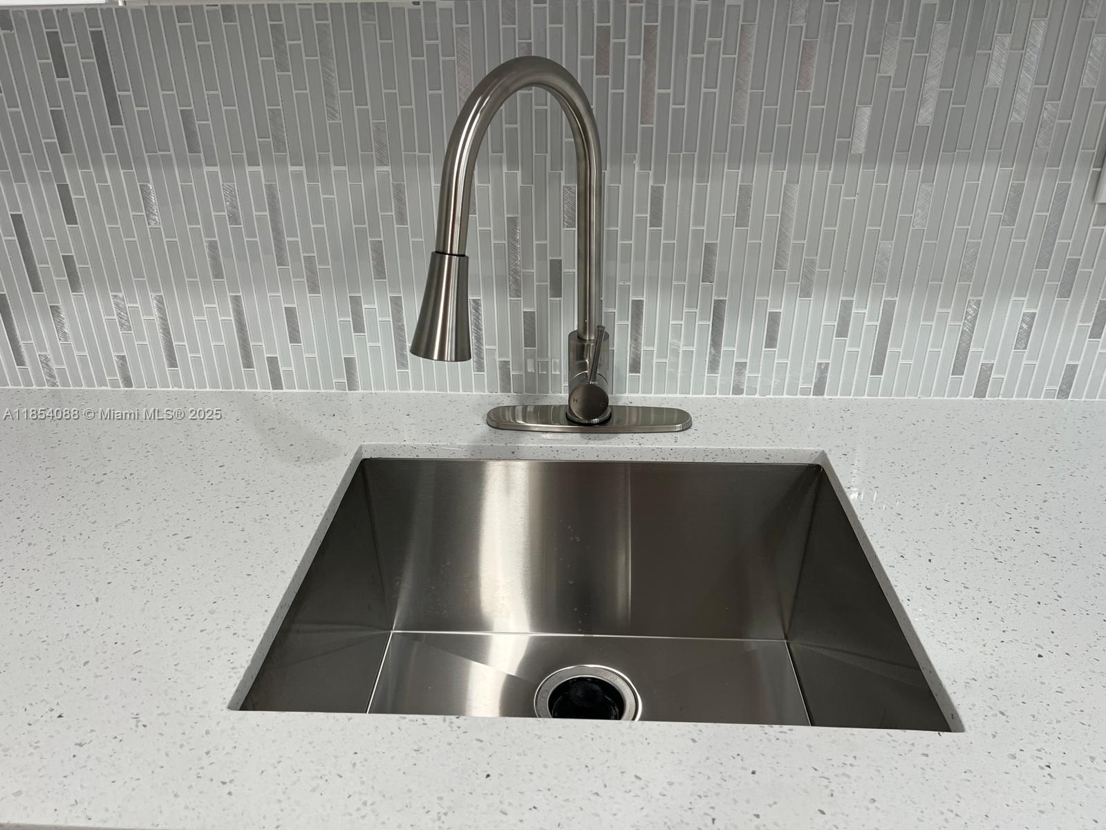 image Arlen House West9