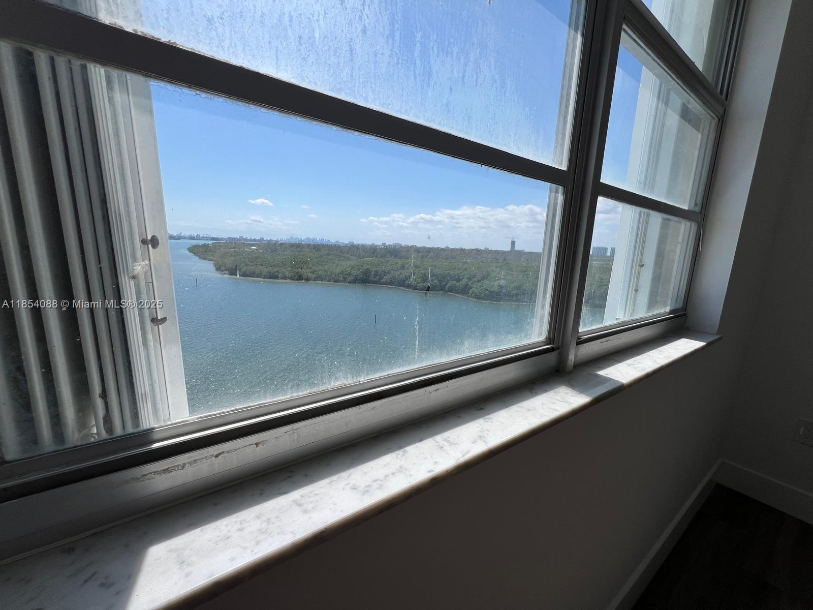 image Arlen House West40