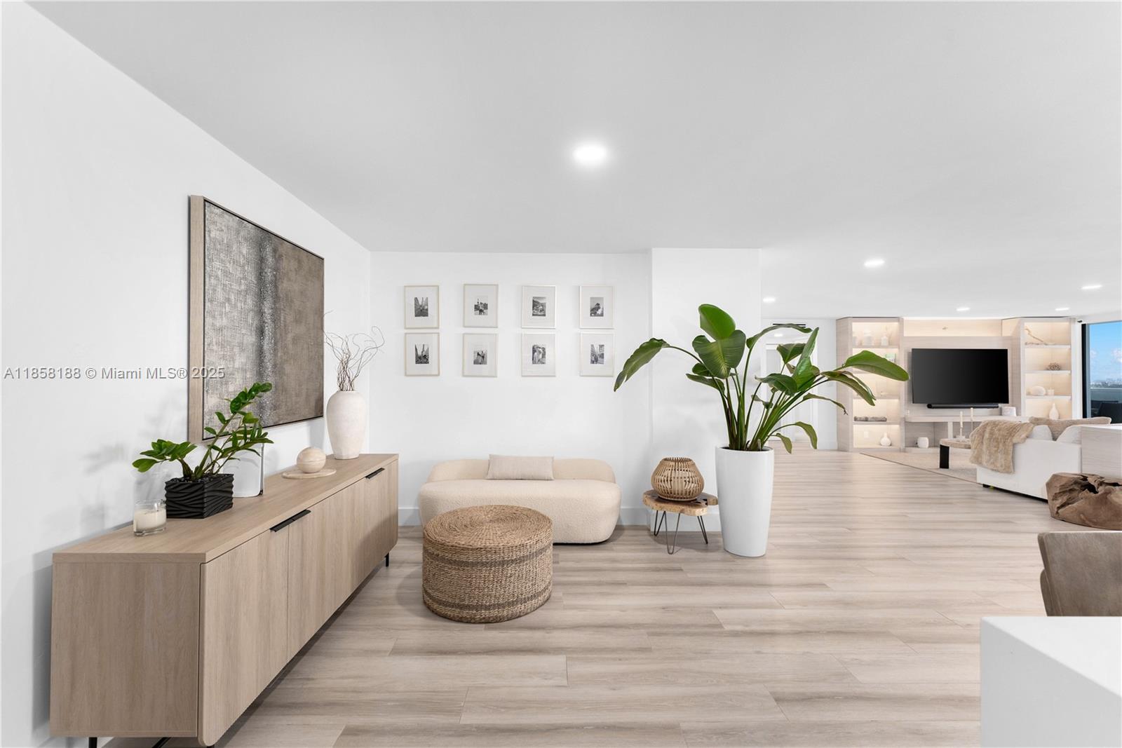 2401 Collins Ave #1510/1511