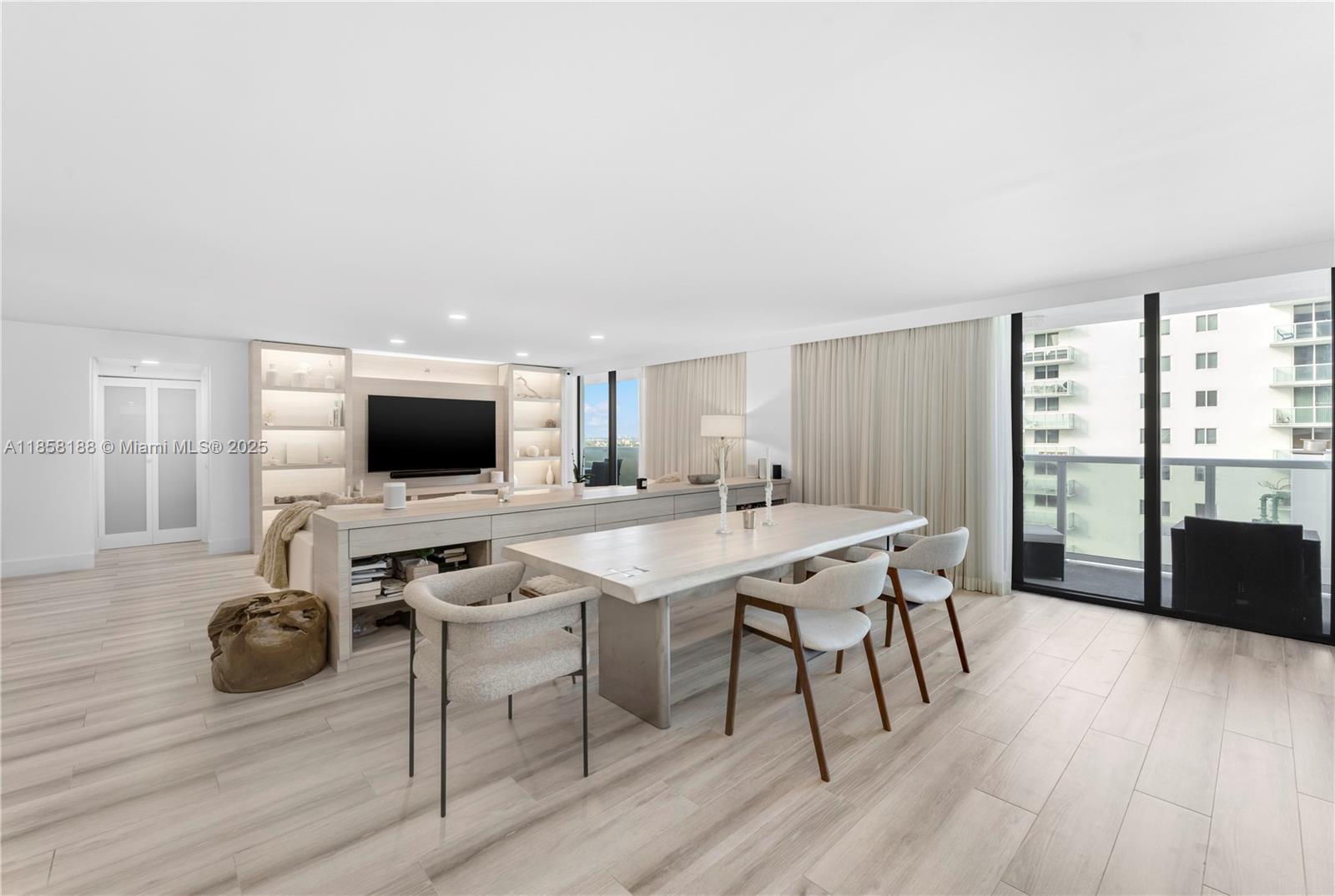 2401 Collins Ave #1510/1511 Miami Beach, FL 33140