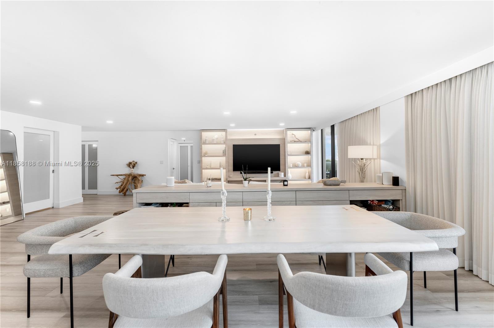 2401 Collins Ave #1510/1511 Miami Beach, FL 33140