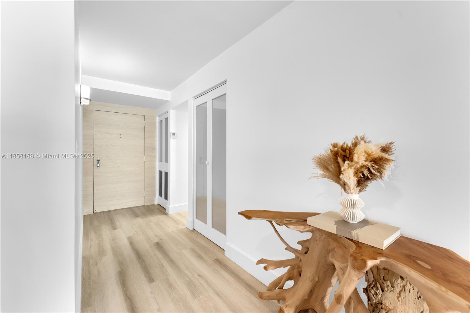 2401 Collins Ave #1510/1511 Miami Beach, FL 33140