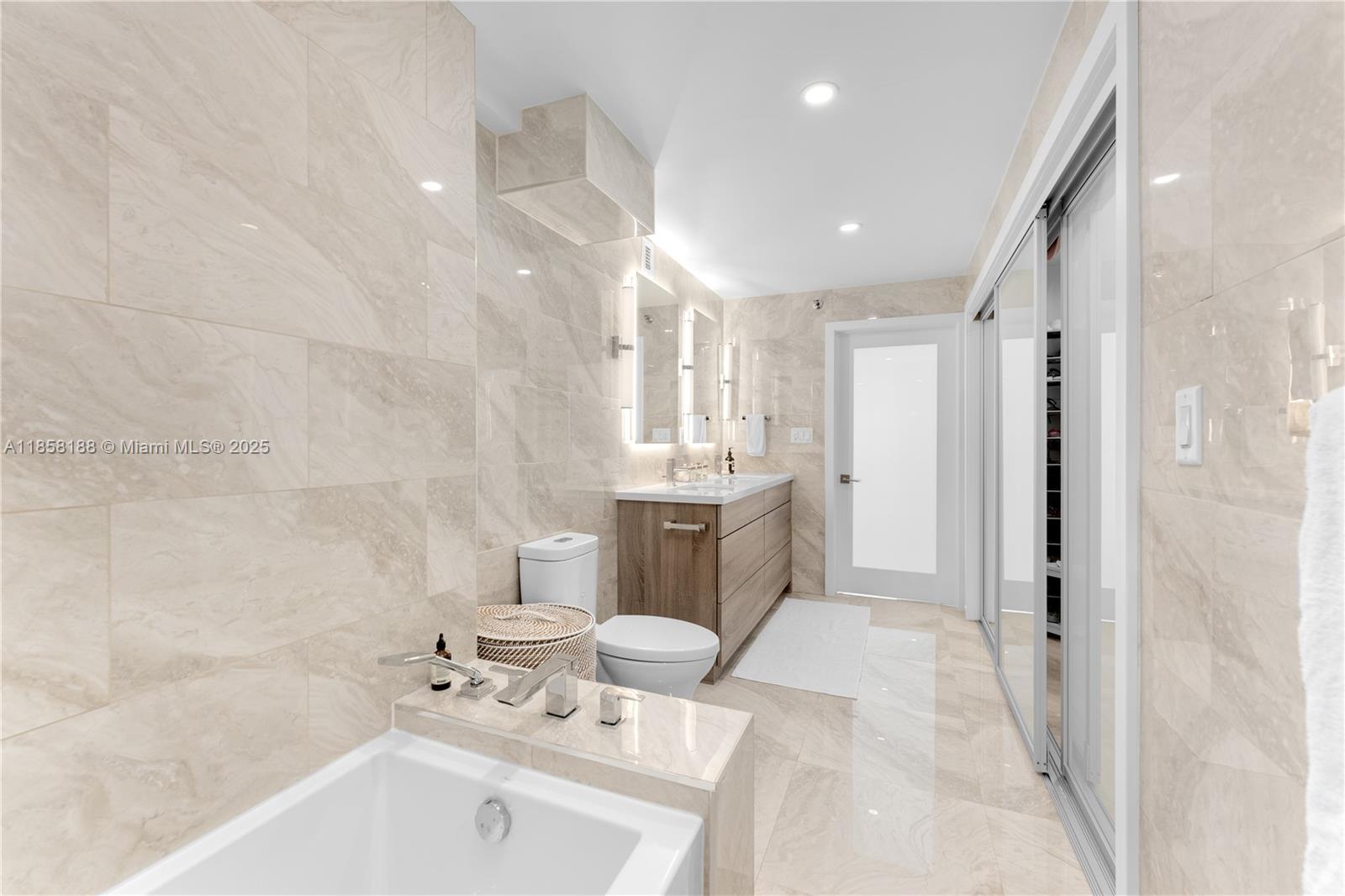 2401 Collins Ave #1510/1511 Miami Beach, FL 33140