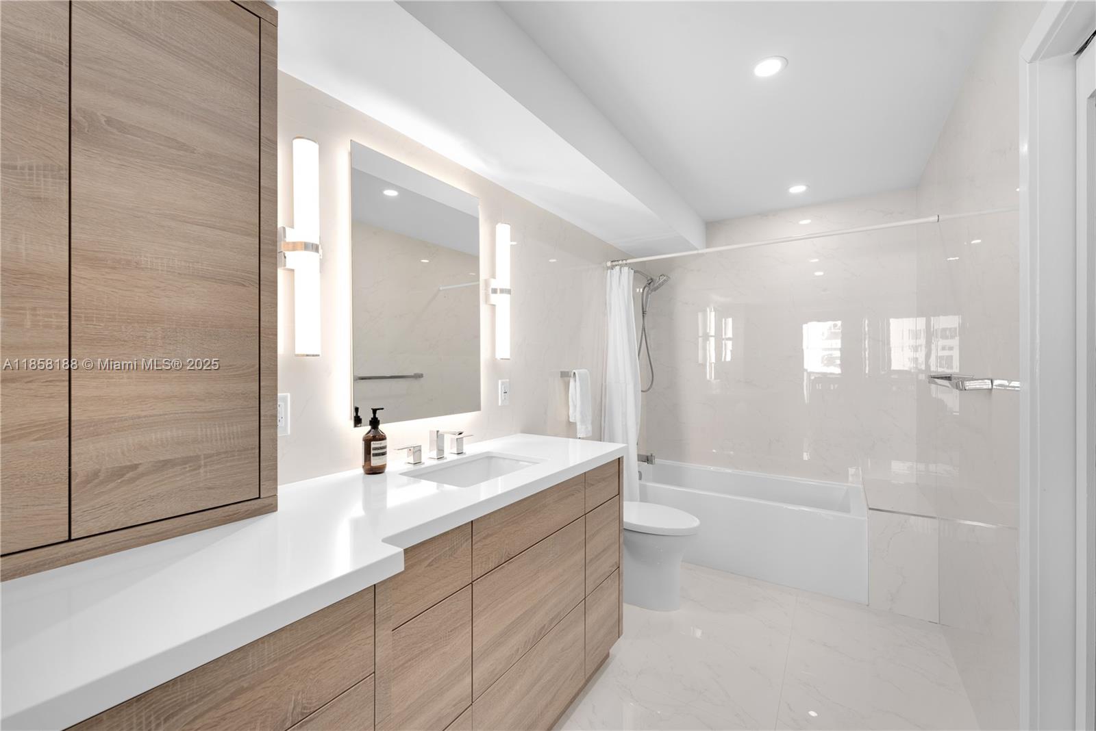 2401 Collins Ave #1510/1511 Miami Beach, FL 33140