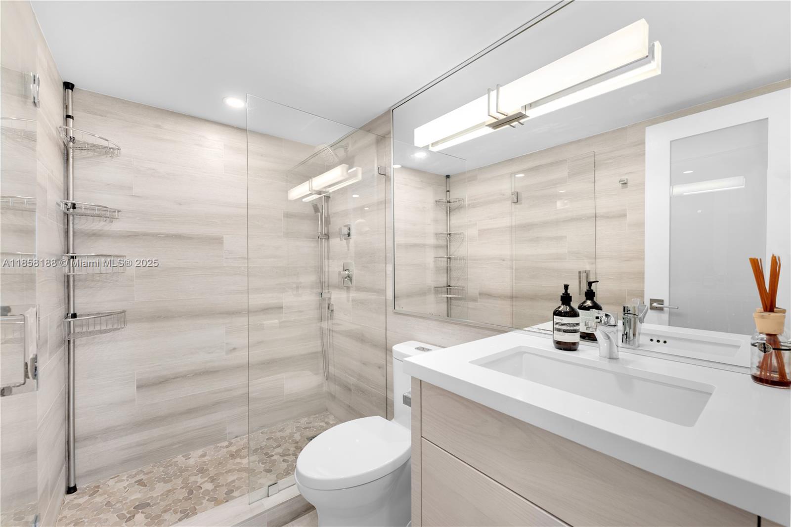 2401 Collins Ave #1510/1511 Miami Beach, FL 33140