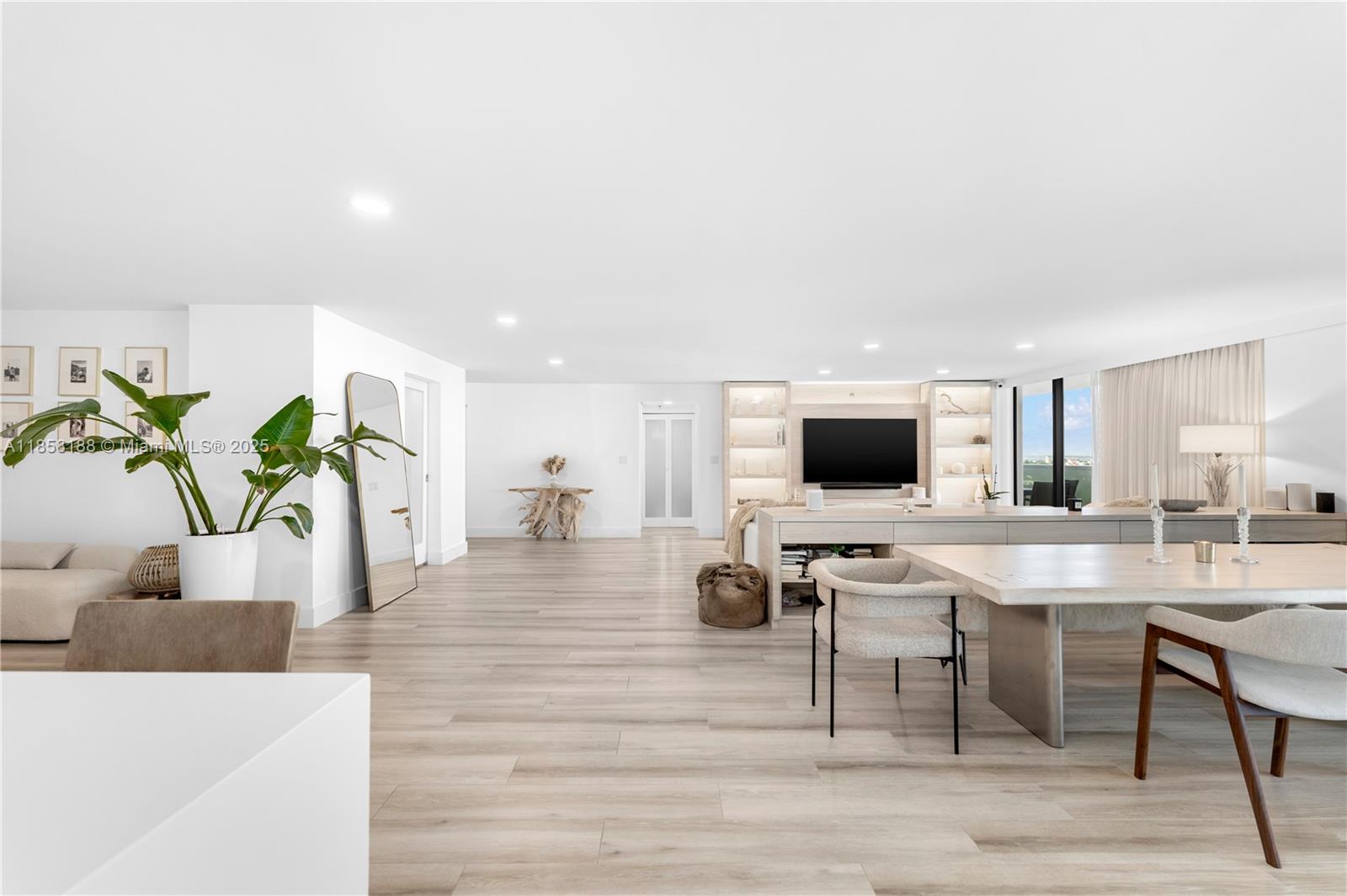 2401 Collins Ave #1510/1511 Miami Beach, FL 33140