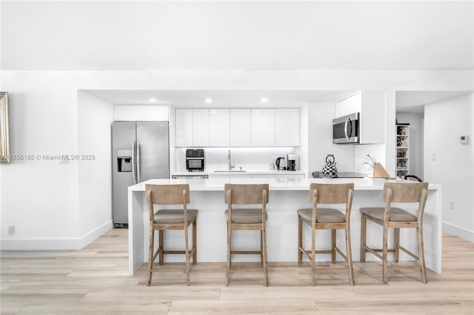 2401 Collins Ave #1510/1511 Miami Beach, FL 33140